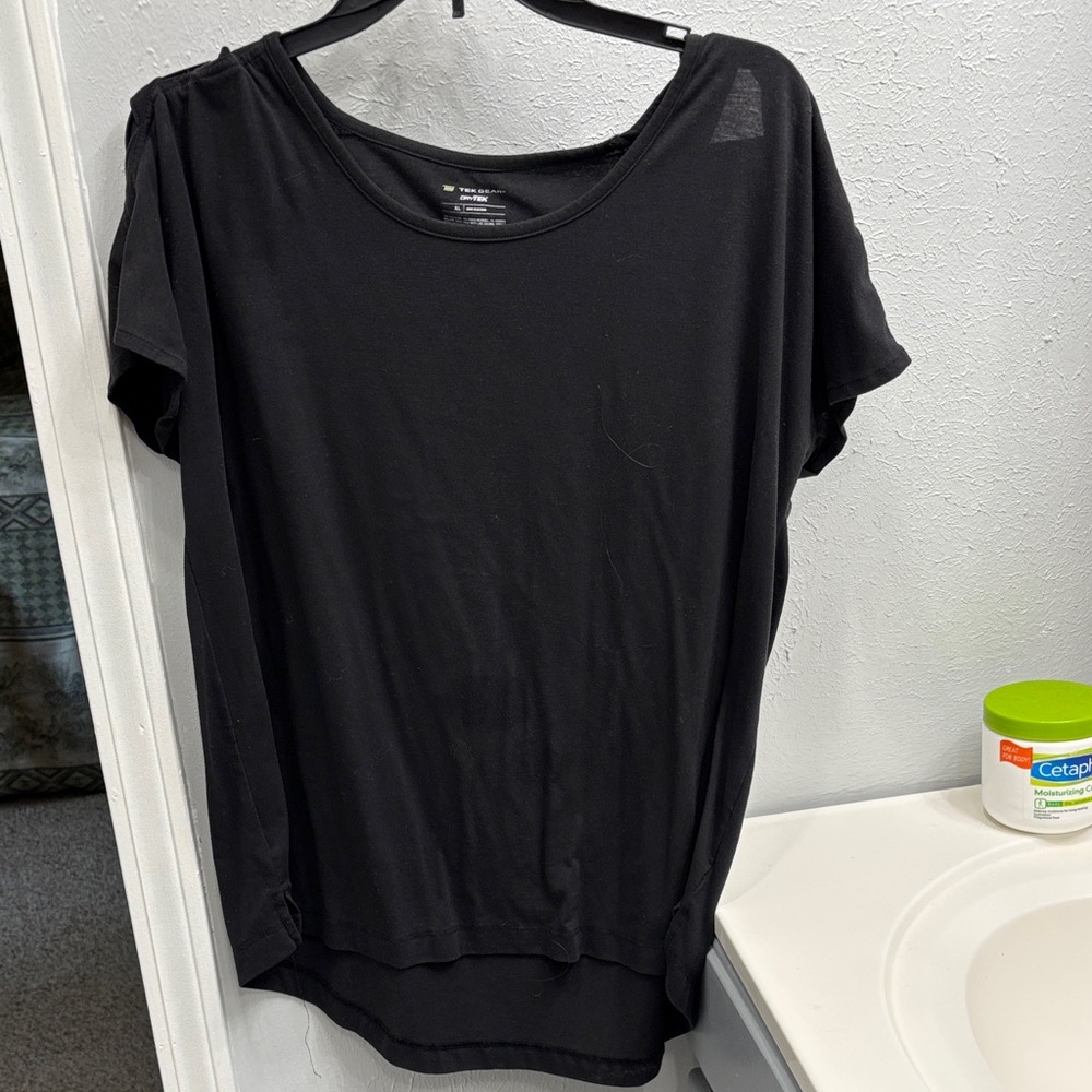Tek Gear Women's Black Short Sleeve Top. With lattice style sleeves.